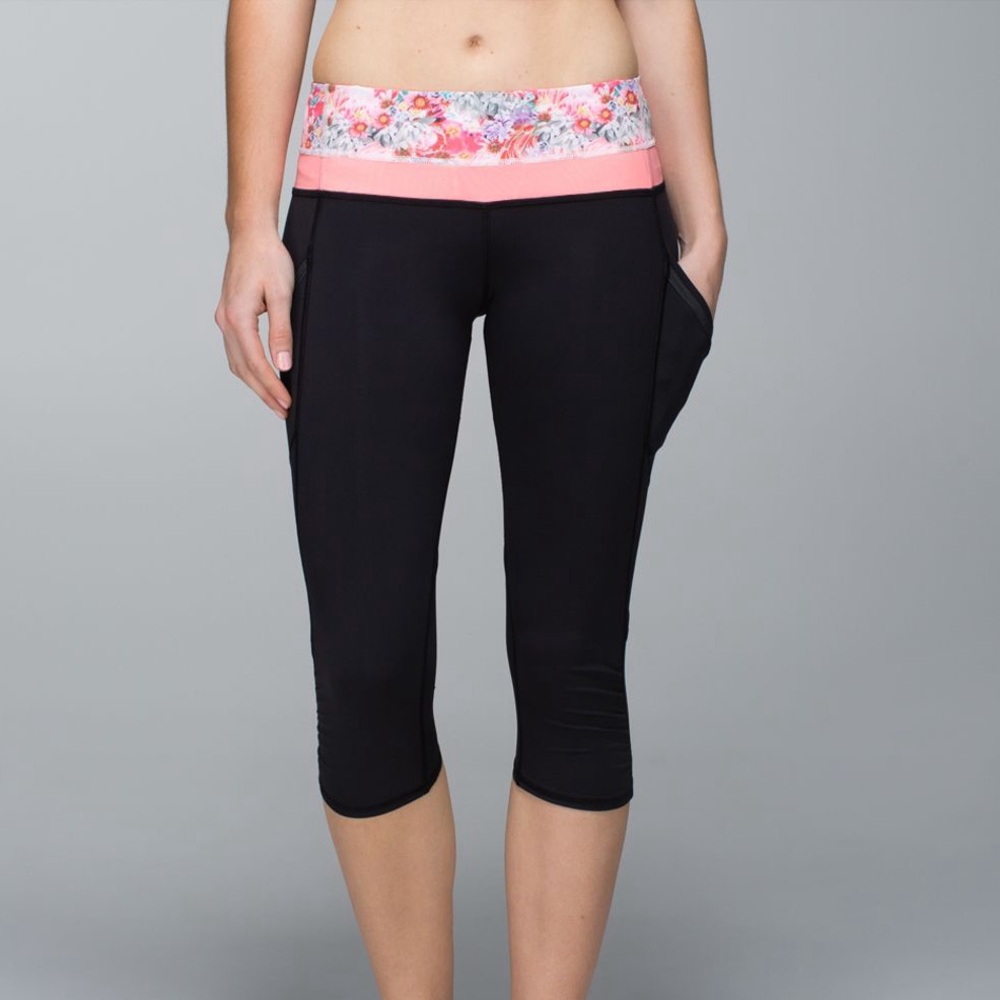 Lululemon pink floral Run a Marathon Crop II 17” Leggings – Size 4